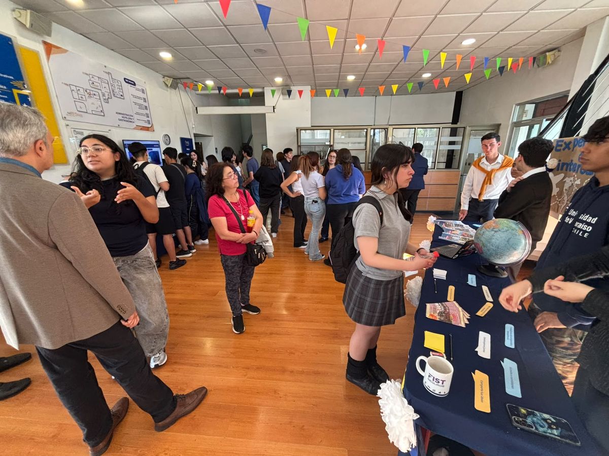 Visitantes recorren los stands de AHG Experience 2026